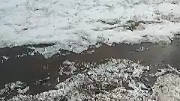 Подвижки льда на реке Лене наблюдаются в районе Усть-Кута Иркутской  ...