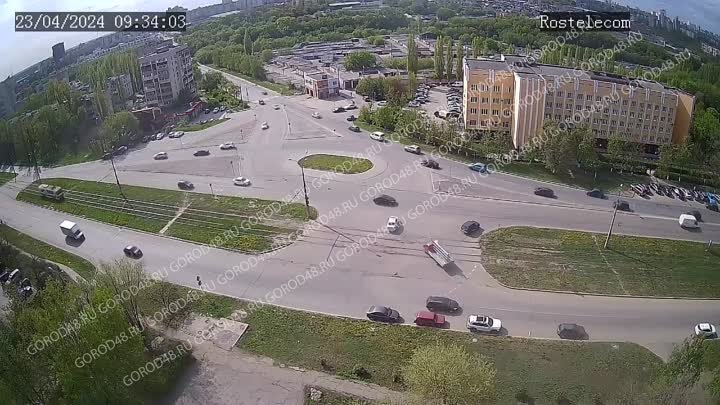 На улице Циолковского «ГАЗель» таранила трамвай