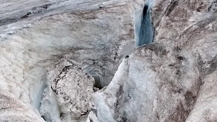 Маленький водопад на леднике Актру