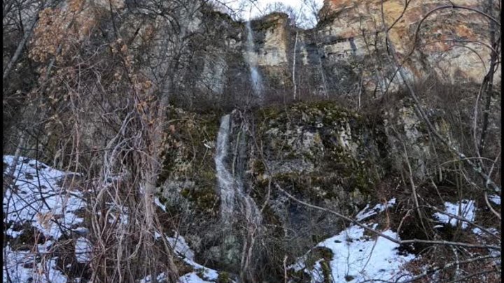 Весенний водопад на Больших притёсах реки Ай