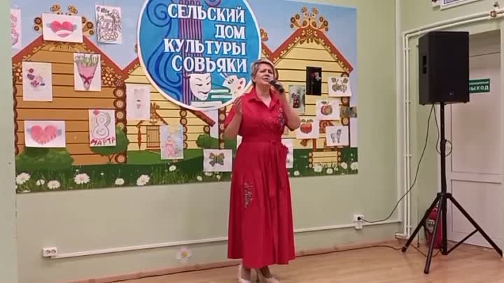 Солистка народного самодеятельного коллектива студии эстрадного вока ...