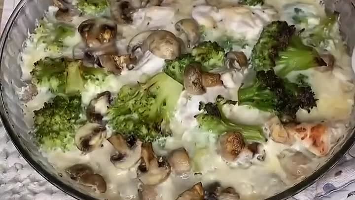 Ужин из грудки, грибов и брокколи 🥦
