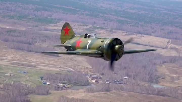 Истребитель И-16 времён Великой Отечественной войны провёл тренирово ...