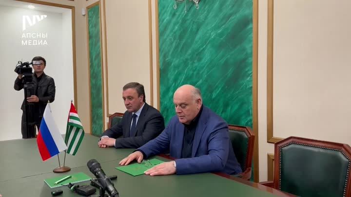 Аслан Бжания принял заместителя министра финансов Российской Федерации Алексея Сазанова