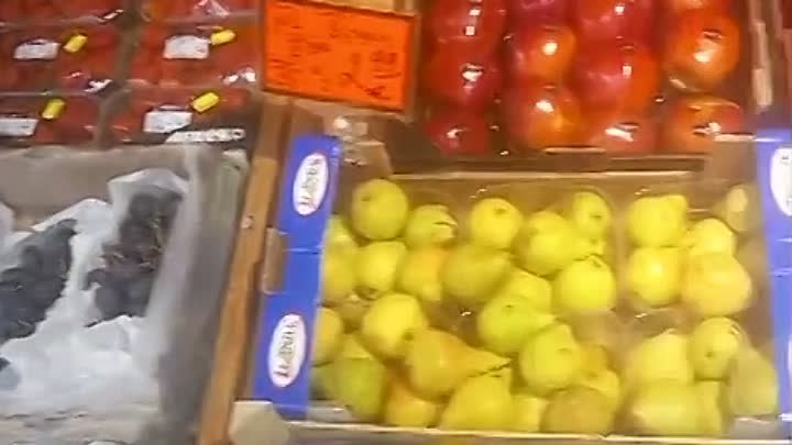 Свежие сезонные овощи и фрукты в Adix-Markt. Апрель
