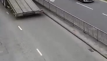 G wagon AMG police chase, insane move, flips over and lands perfectly!