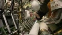 Космонавты провели сепарацию гидросистем скафандров