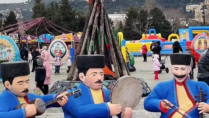 Праздник Новруз (азерб. Novruz bayramı — Новруз-байрамы) ежегодно от ...