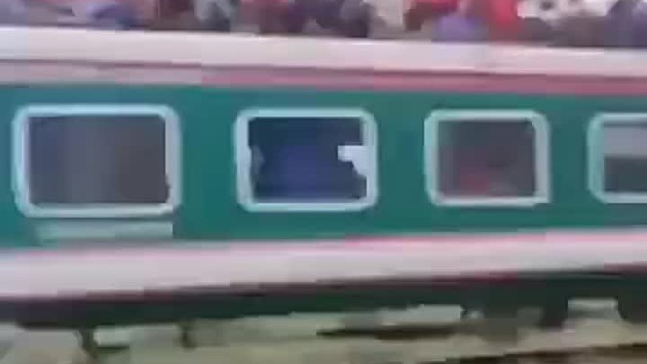 Встретились как-то два индийских поезда 😱
