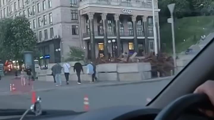 Тем временем на Украине обкуренные тцкшники разъезжают по центру Киева