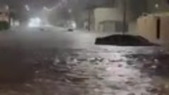 ⚡️Местные СМИ публикуют кадры наводнения в Саудовской Аравии...