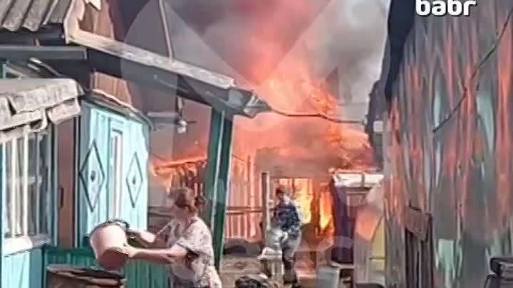 Огромный пожар бушует в Братске