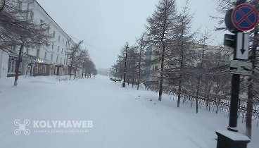 Магадан. ул Горького в апрельский снегопад