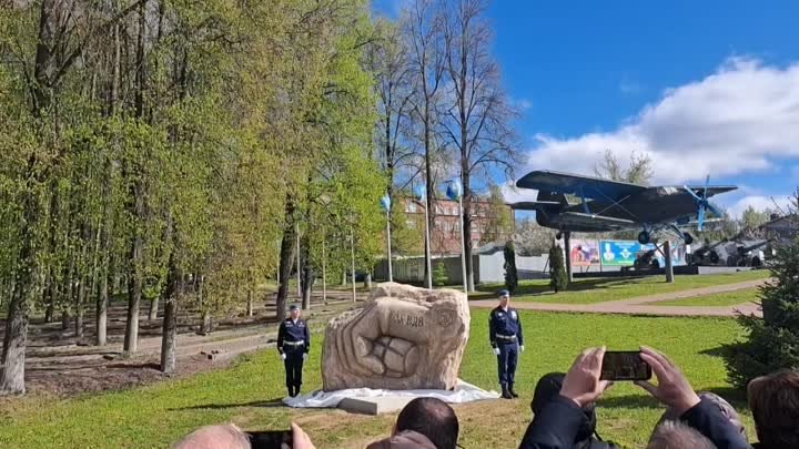 Памятник погибшим десантникам открыли в Иванове