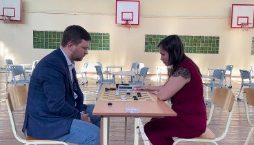 Сыграл в шашки с чемпионкой Кристиной Медведевой