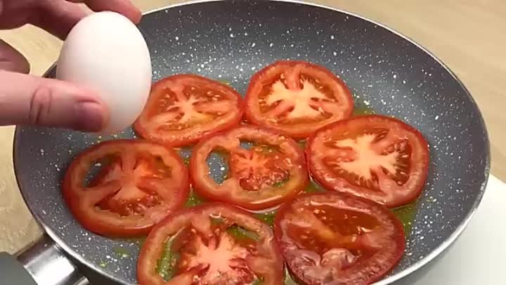 один помидор и яйца
