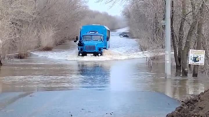 В Оренбурге инспектор ДПС Роман Колпаков обеспечивал перевозку местн ...