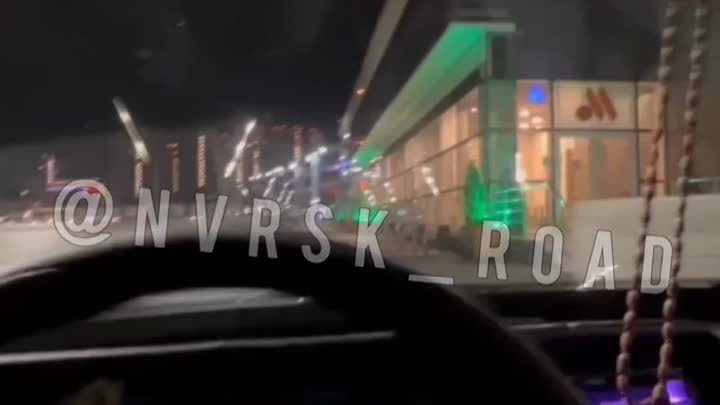 В Новороссийске водитель проехал на автомобиле по набережной.