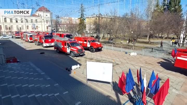 Колонна пожарной техники с лошадьми прошла по центру Томска