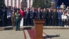 Гимн России звучит на площади Советов в Барнауле