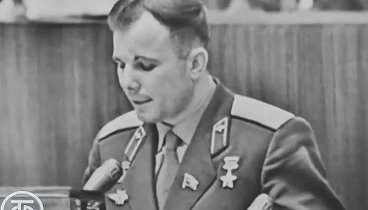 Юрий_Гагарин_выступает_на_торжественном_собрании_12_апреля_1963