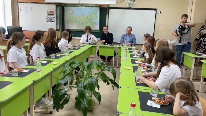 Вячеслав Гладков посетил 11 гимназию Пятигорска