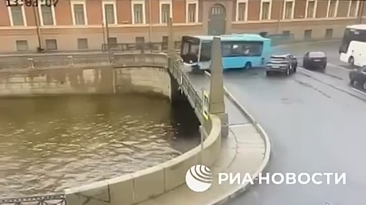 автобус река