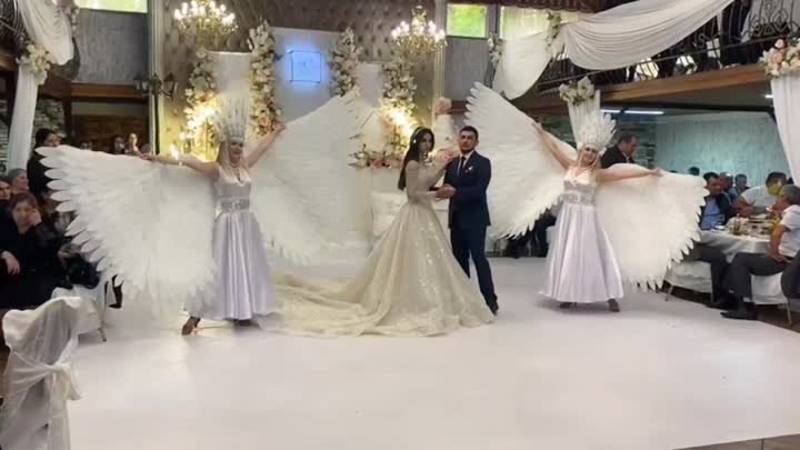 Шикарные ангелы выступили на свадьбе в Липецке 🕊️