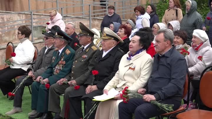 Церемония возложения цветов к памятной доске учителям - участникам В ...