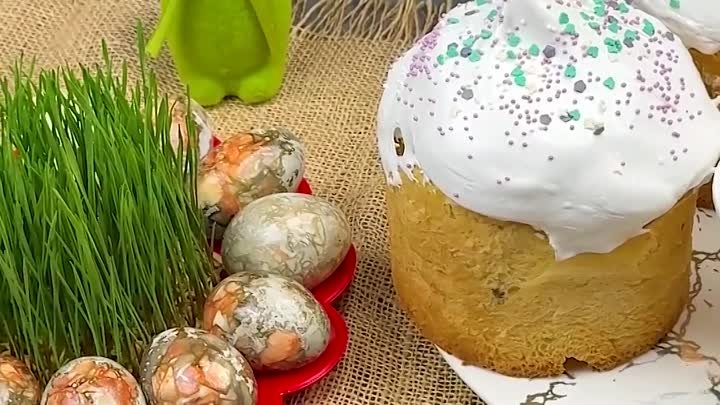 Как красиво покрасить мраморные пасхальные яйца на Пасху 2024!
