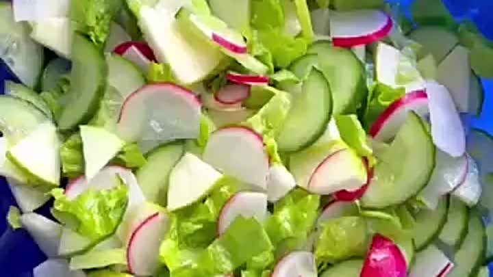 Весенний салат 🥒🍏🥬