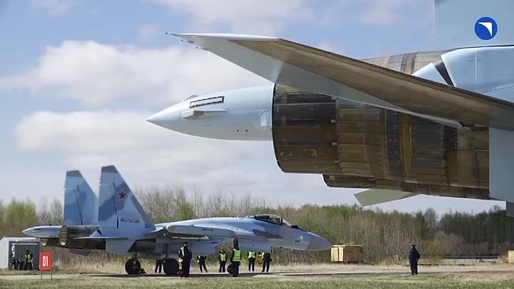 Новая партия истребителей Су-35С поступила в войска от ОАК
 
▪️Многофункциональные истребители поколения 4++ Су-35С с авиазавода им. Ю.А. Гагарина прошли испытания в различных рабочих режимах и совершили перелет с аэродрома КнААЗ на аэродромы базирования.