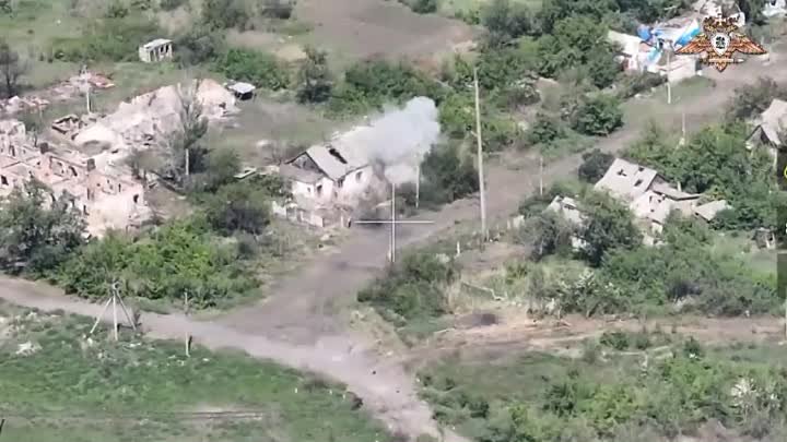 Кадры применения бойцами Русской армии FPV-дронов в Красногоровке