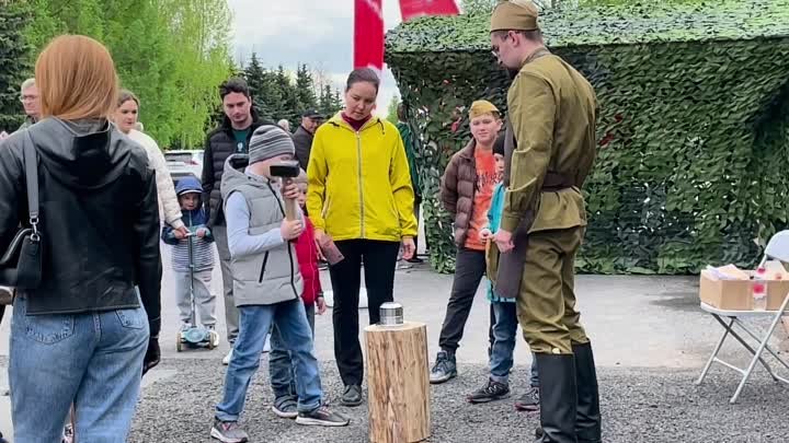 Чеканка монет в Парке Победы.