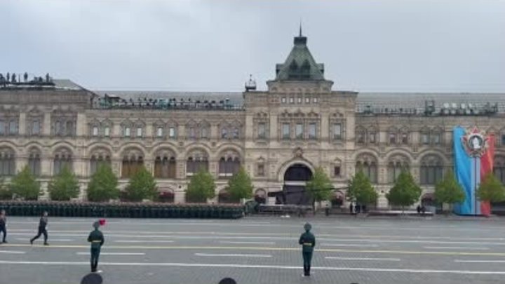 "За Донбасс!": речевка десантников на параде Победы в Москве