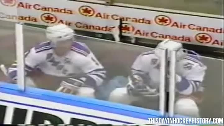 Mario Lemieux Slashed by Adam Graves May 5, 1992 1