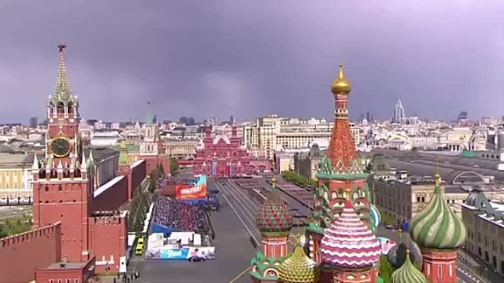 Путин выступил на параде в честь Дня Победы