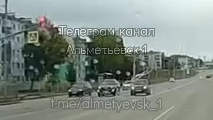 В Альметьевске на пешеходке автомобиль сбил человека