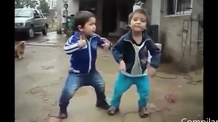 Маленькие дети танцуют классно!