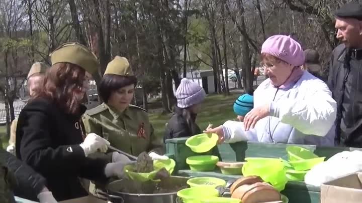 В Нязепетровске отметили День Победы полевой кашей и песнями под гармонь