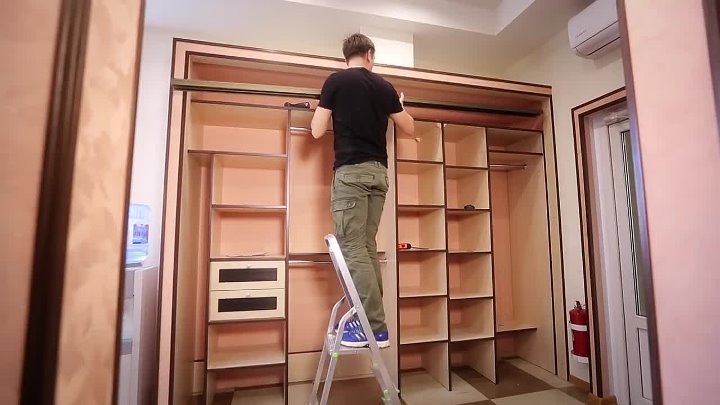 Как правильно разобрать шкаф купе Как правильно разобрать шкаф купе