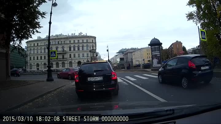 Агрессивный водитель сбросил пешехода в Крюков канал - Питер