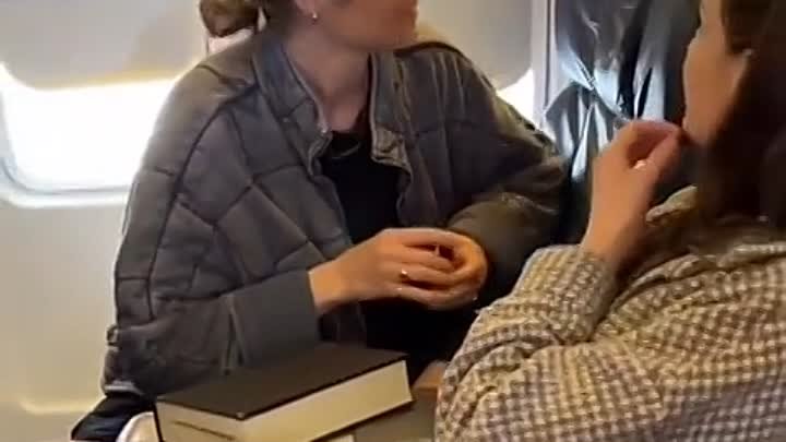 Дело было в самолёте..😝😅😂