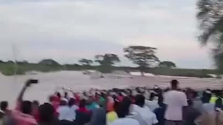 Десятки человек ушли под воду в Кении