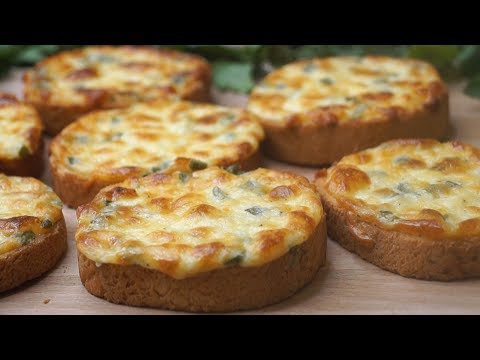 Обалденный завтрак "Пятиминутка" Пальчики оближешь как вкусно!
 Сырные гренки на завтрак. Получаются очень вкусными, соблазнительно аппетитные, очень простые и быстрые в приготовлении. И на завтрак можно их съесть, и неожиданным гостям подать.
Рецепт под видео  