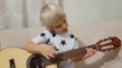 Ты не поверишь! Парню всего 6, но поёт и играет на гитаре лу...