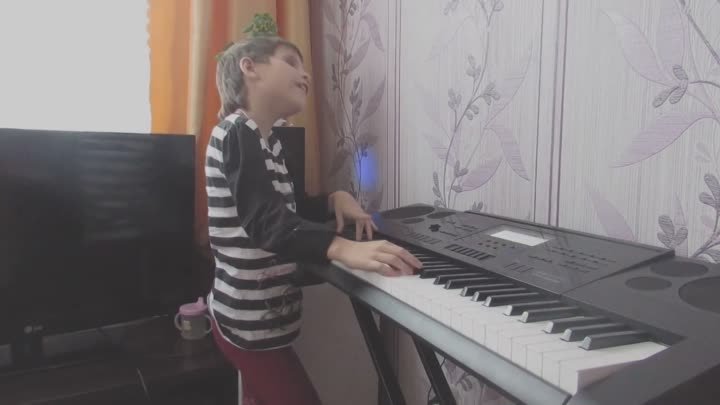 Карина Ватютова из поселка Кожласола не видит, она пишет музыку сердцем