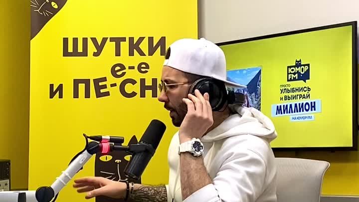 Денис Клявер рассказывает анекдот😂