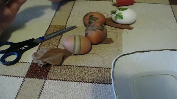 Как покрасить яйца на Пасху в луковой шелухе- с рисунком.