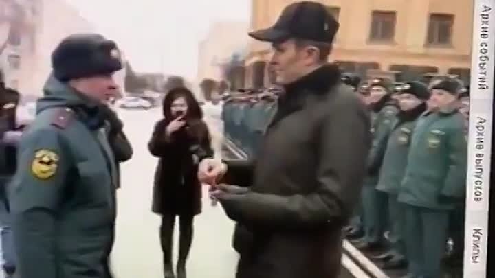 Глава Чувашии Игнатьев заставляет пожарного попрыгать